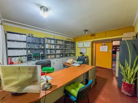 Casa 10 ambientes con 2 baños
