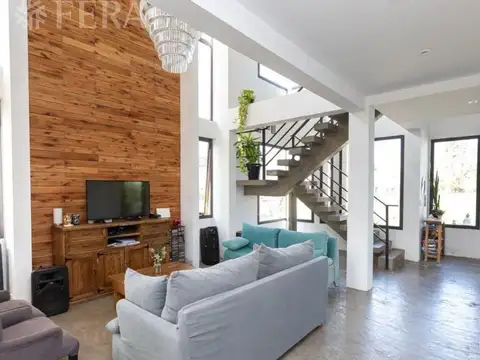 Casa 5 ambientes con 2 baños