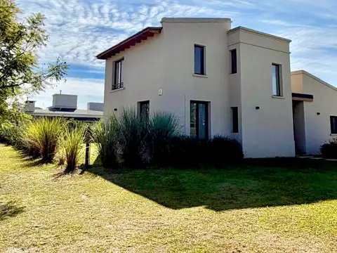Casa en alquiler de 3 dormitorios en Invernadero, San Lorenzo Chico