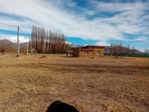 Venta de casa en B° privado, Uspallata, 4 ambiente