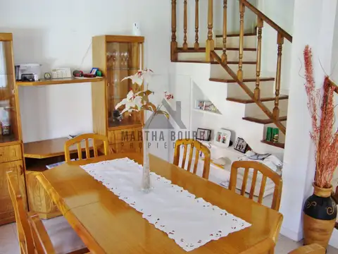 Casa 4 ambientes con 2 baños