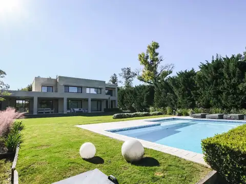 VENTA CASA KENTUCKY 4 DORMITORIOS CON VISTA GOLF
