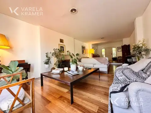 Casa en Venta con 3 cocheras