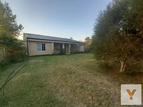 Casa en venta - 2 dormitorios 2 baños -1000 mts2 - El Rodeo, Abasto, La Plata