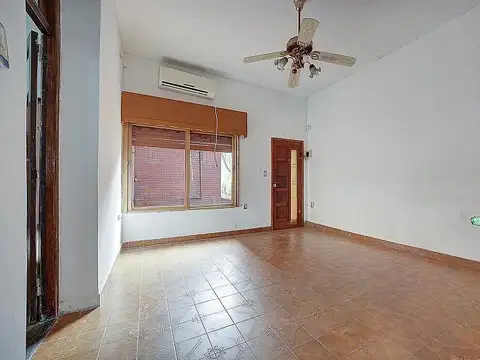 Departamento PH 3 ambientes Tipo casa A reciclar con 2 patios Apto credito en Lanus Este