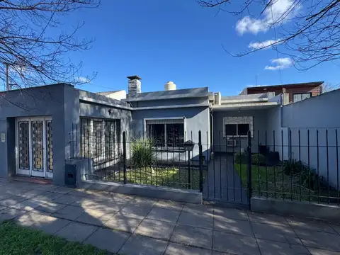 Venta Casa 4 Amb Cochera Pileta + Depto
