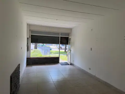 Local en Alquiler en Constitucion, $ 400.000