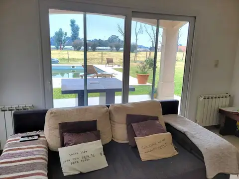 Casa 6 ambientes con 3 baños