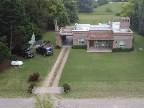 Casa en Venta con 2 cocheras