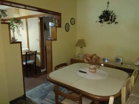 Casa Ideal para dos Familias en Caseros