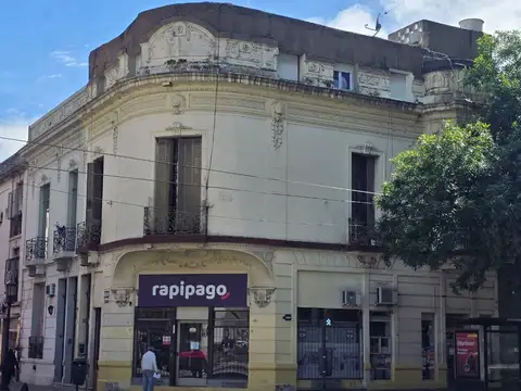 Venta Hotel con Renta y Locales Comerciales en  San Telmo, Excelente Ubicación