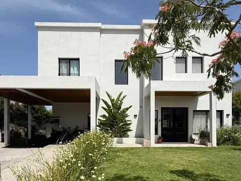 Casa en venta tres dormitorios en Acacias Puertos