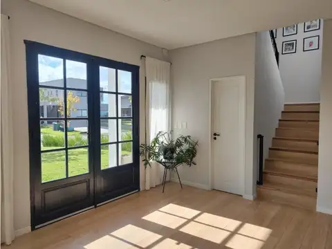 Casa 6 ambientes con 3 baños