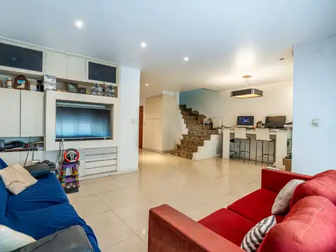 VENTA CASA PA CON COCHERA , LOCAL Y TALLER QUILMES