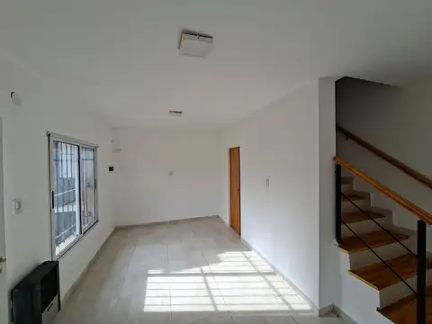 Departamento en Alquiler en Villa Gobernador Galvez, $ 650.000