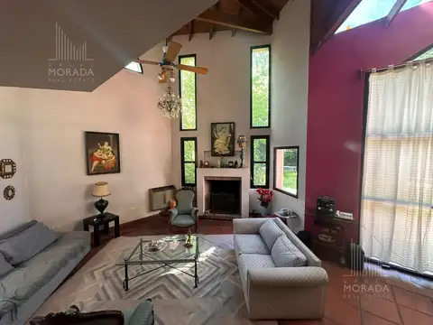 Casa en Venta con 3 cocheras