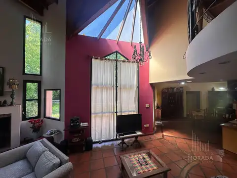 Casa 5 ambientes con 4 baños