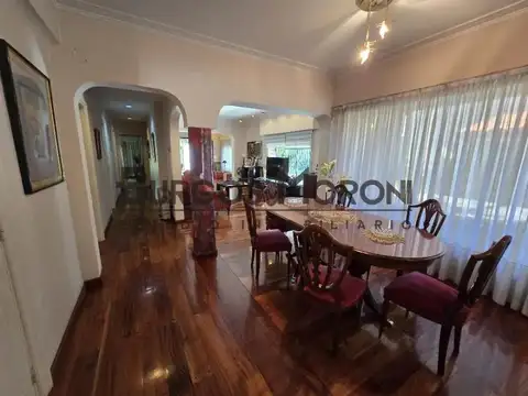 Casa 6 ambientes con 4 baños