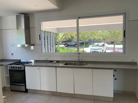 Casa 7 ambientes con 3 baños