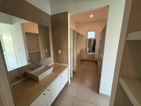 CASA EN ALQULER EN BARRIO PRIVADO LOS TEROS