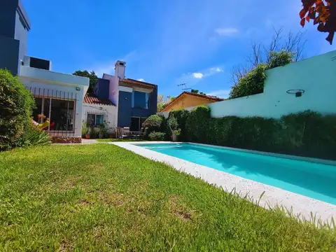 VENTA CASA 5 AMB CON PILETA, REMODELADA, C. EVITA