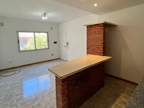 Departamento en alquiler en Castelar Norte frente a Av Santa Rosa  