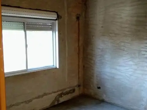 Casa en venta - 4 dormitorios 2 baños - patio - 130 mts2 - Luis Guillon