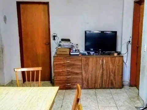 Casa en venta - 4 dormitorios 2 baños - patio - 130 mts2 - Luis Guillon