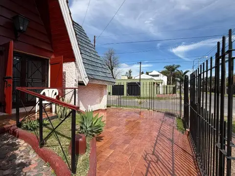Casa en Venta con 3 cocheras