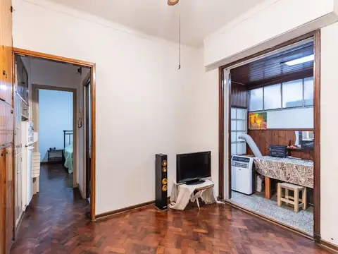 VENTA PH EN PLANTA BAJA, FLORES, 2 AMB. PATIO