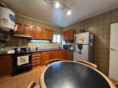 Casa 3 ambientes con 2 baños