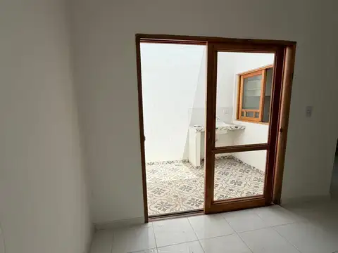 Depto Tipo Casa en Alquiler en Lanus Este, $ 580.000