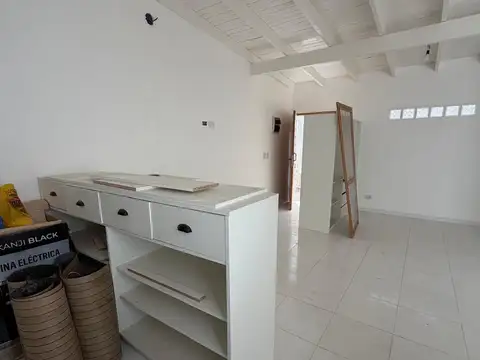 Depto Tipo Casa en Alquiler en Lanus Este, $ 580.000