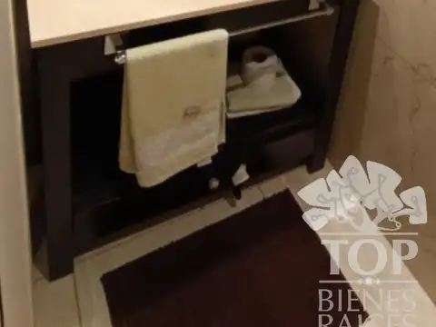 Casa en Alquiler con 2 cocheras