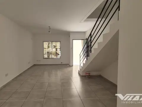 VENTA Duplex 4 amb  en venta c/ cochera y patio APTO CREDITO  - Villa Martelli