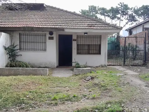 ALQUILO VIVIENDA GAS NAT.DUPLEX 3 DOR.2 BAÑ. ESP.AUTO Y PATIO PRIVADO: A2164