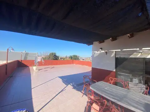 LOCAL COMERCIAL + DEPARTAMENTO DE 4 AMB + GALPÓN
