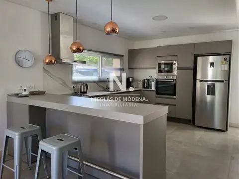 Casa 4 ambientes con 3 baños