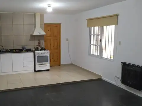 Casa 5 ambientes con 1 baño