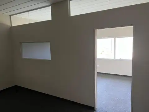 Oficina en Alquiler con 1 cochera