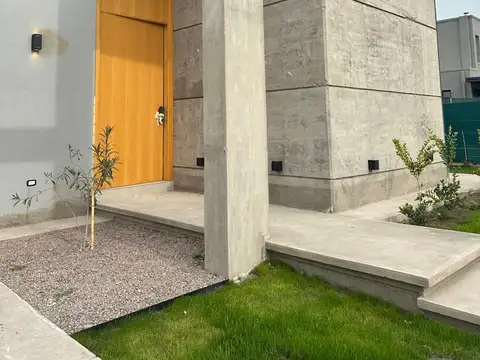 Casa en Venta en Russell, USD 330.000