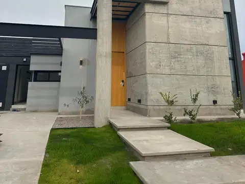CASA A ESTRENAR CON GRAN DISEÑO EN B GRAN BOEDO