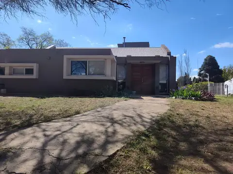 Casa en Venta con 3 cocheras