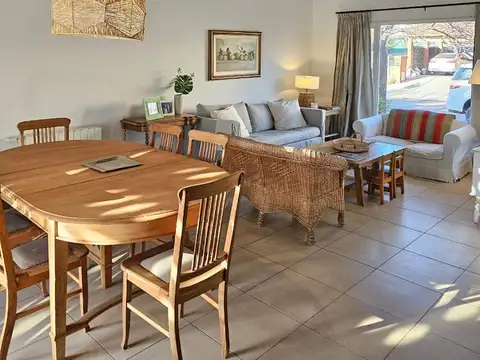 Casa 6 ambientes con 4 baños