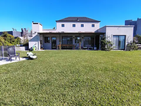 Casa al lago Barrio San Benito