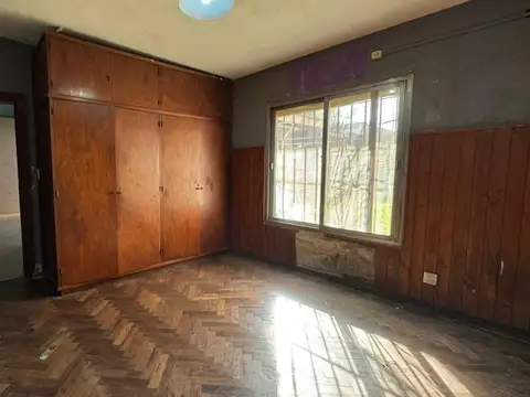 Excelente chalet al fondo sobre Av. San Martin!