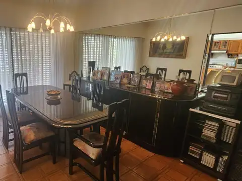 Casa 5 Ambientes c/ Garaje 2 autos - 260 m² s/ Lote 374 n² - San Justo