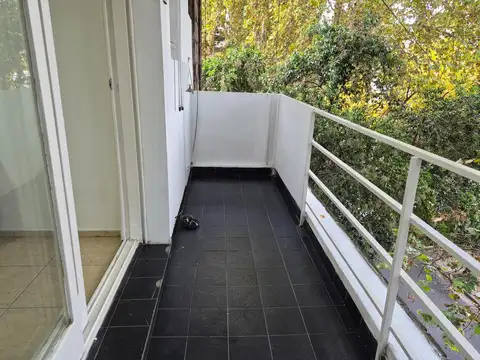 Departamento dos dormitorios externo en Barrio Lourdes