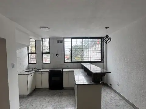 Depto Tipo Casa en Alquiler de 3 ambientes