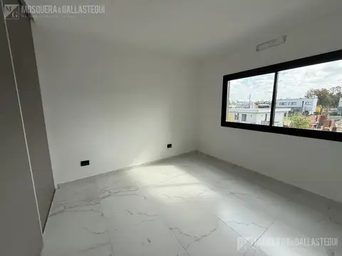 Casa 6 ambientes con 2 baños